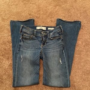 ❌SOLD❌ 1 Short Hollister Distressed Jeans